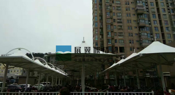 江蘇鹽城張拉膜結(jié)構車棚工程